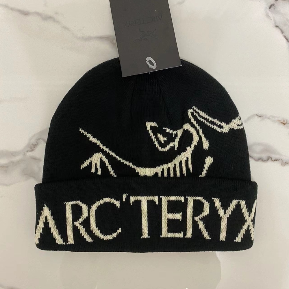 Arc’teryx black hat
